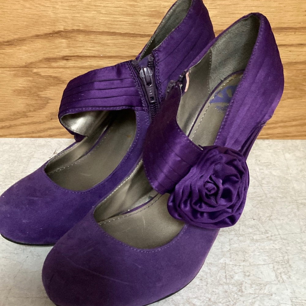 4inch cloth heels. Seldom worn great shape